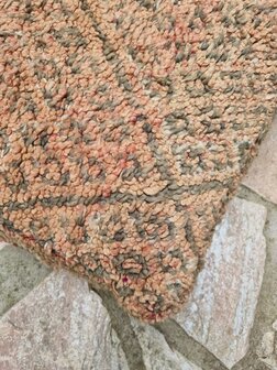 Vintage Boujaad poef 60x60x25cm, handgemaakt Marokkaanse Berber poef