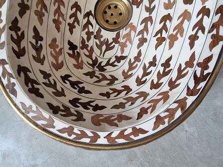 Marokkaanse waskom met hout inlay en hammered brass goudkleurig ovaal 34x45