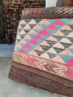 Vintage Boujaad poef 60x60x25cm, handgemaakt Marokkaanse Berber poef