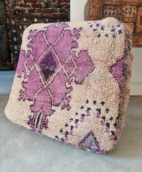 Vintage Boujaad poef 60x60x25cm, handgemaakt Marokkaanse Berber poef