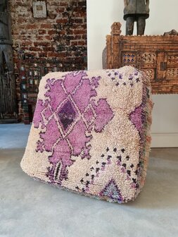 Vintage Boujaad poef 60x60x25cm, handgemaakt Marokkaanse Berber poef