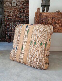 Vintage Boujaad poef 60x60x25cm, handgemaakt Marokkaanse Berber poef