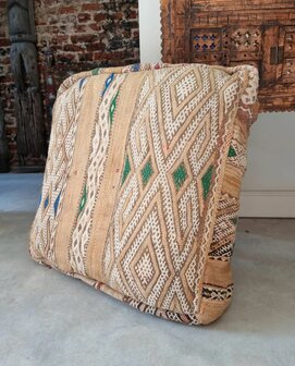 Vintage Boujaad poef 60x60x25cm, handgemaakt Marokkaanse Berber poef