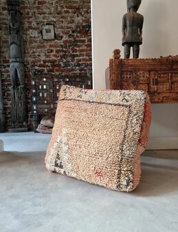 Vintage Boujaad poef 60x60x25cm, handgemaakt Marokkaanse Berber poef