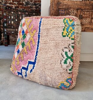 Vintage Boujaad poef 60x60x25cm, handgemaakt Marokkaanse Berber poef