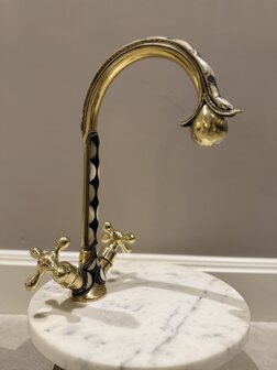 Marokkaansehoge kraan van brass met camelbone  36x48,5cm