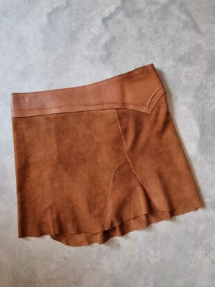 Suede wikkelrok - kleur cognac