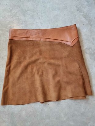 Suede wikkelrok - kleur cognac