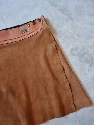 Suede wikkelrok - kleur cognac