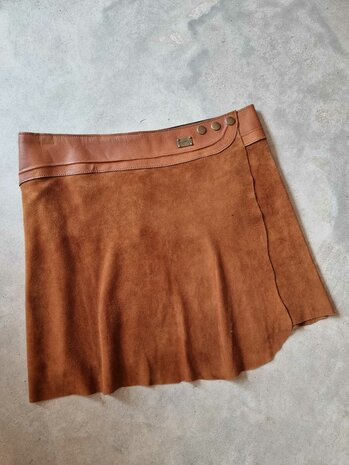 Suede wikkelrok - kleur cognac