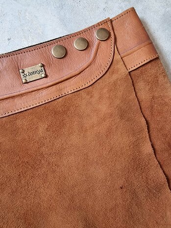 Suede wikkelrok - kleur cognac