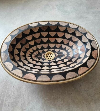 Marokkaanse waskom met hout inlay en hammered brass goudkleurig ovaal 34x45