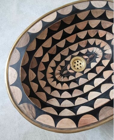 Marokkaanse waskom met hout inlay en hammered brass goudkleurig ovaal 34x45