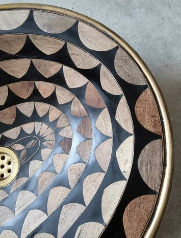 Marokkaanse waskom met hout inlay en hammered brass goudkleurig ovaal 34x45