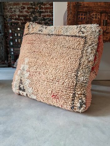 Vintage Boujaad poef 60x60x25cm, handgemaakt Marokkaanse Berber poef