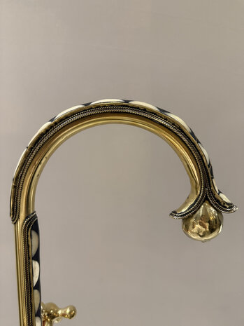 Marokkaansehoge kraan van brass met camelbone  36x48,5cm