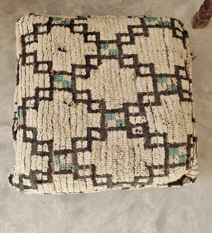 Vintage Boujaad poef 60x60x25cm, handgemaakt Marokkaanse Berber poef