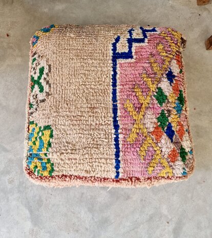 Vintage Boujaad poef 60x60x25cm, handgemaakt Marokkaanse Berber poef