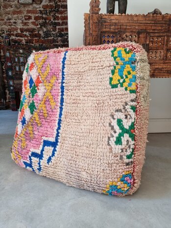 Vintage Boujaad poef 60x60x25cm, handgemaakt Marokkaanse Berber poef