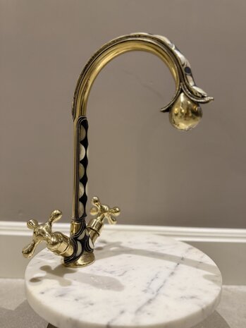 Marokkaansehoge kraan van brass met camelbone  36x48,5cm